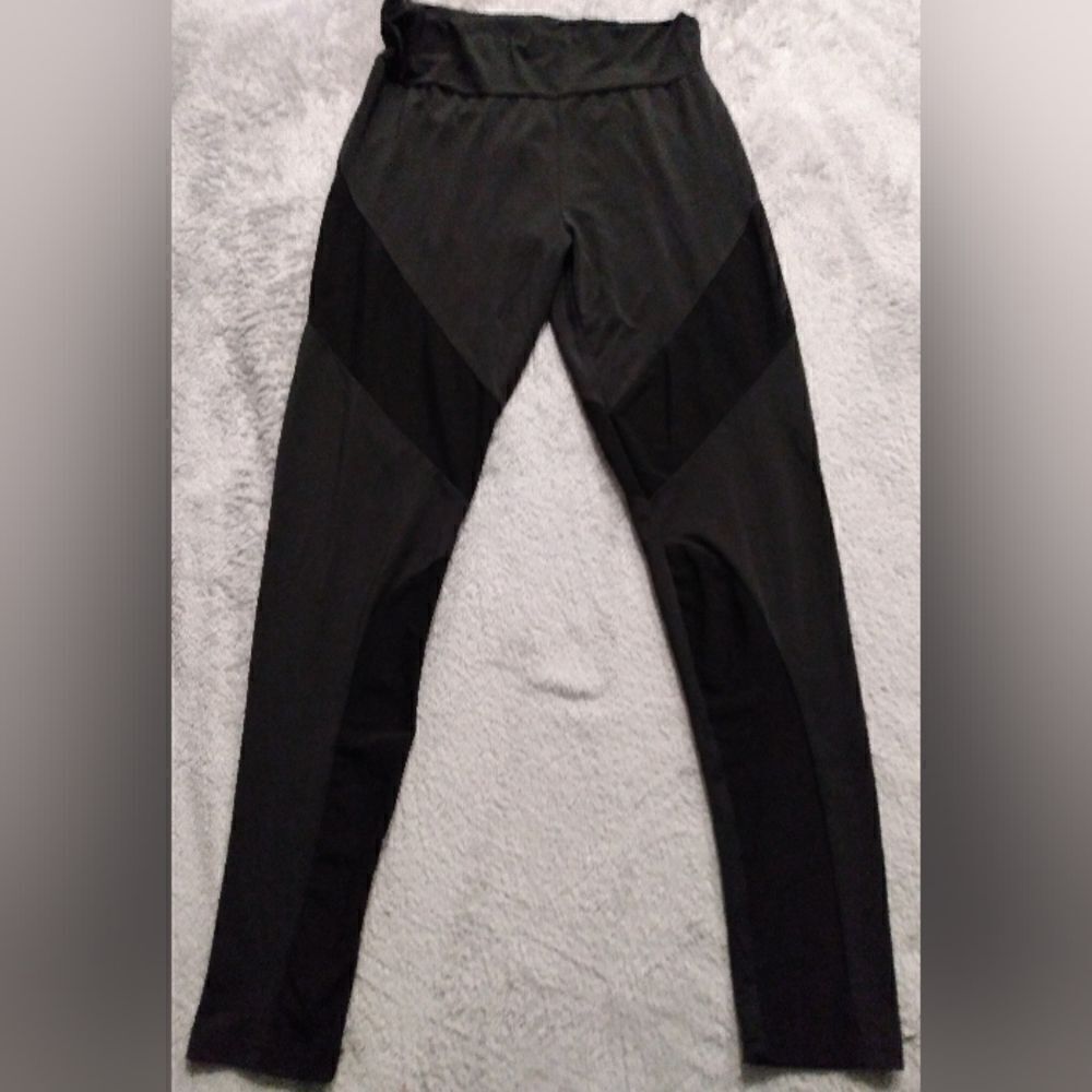 Show Lai black spandex leggings with pocket size